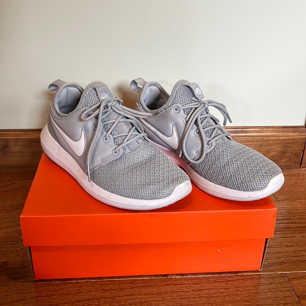 Nike - Womens Grey Sneaker